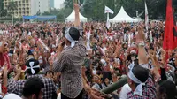 Ribuan relawan Jokowi-Jk menghadiri Apel Siaga di kawasan Parkir Timur Senayan, Jakarta Pusat, Kamis (26/6/14)(Liputan6.com/Herman Zakharia)