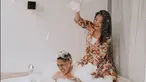 Dalam foto tersebut, Krisjiana tampak berendam di dalam bathtub yang berisi busa sabun. Suami Siti Badriah itu pun tampak tak mengenakan pakaian sehingga bagian atas badannya. (Liputan6.com/IG/@sitibadriahh)