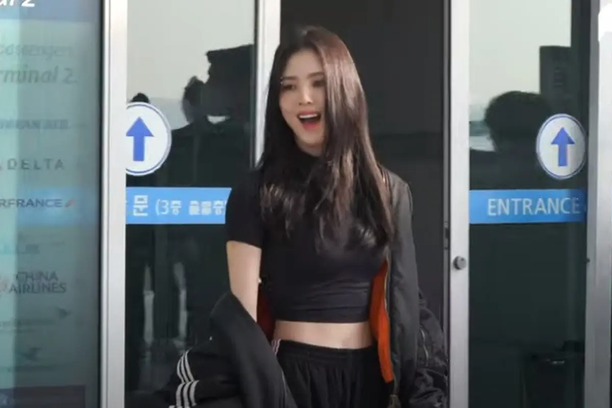 Han So Hee (Foto: YouTube/PICKCON / 픽콘)