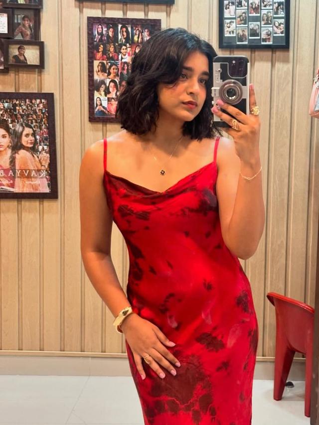 Pesona Sumbul Touqeer yang Selalu Mencuri Perhatian. (credit:instagram.com/sumbul_touqeer)