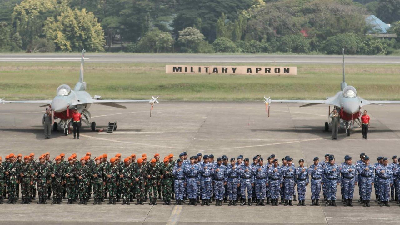 FOTO: Penampakan Jet Tempur hingga Helikopter dengan Senapan Mesin Disiapkan TNI AU untuk Amankan Pelantikan Prabowo
