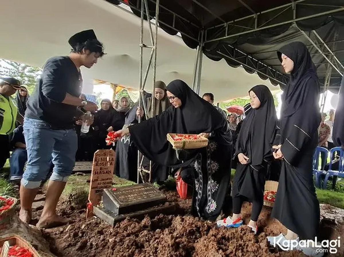Andhika Pratama Kenang Almarhumah Ibunda Ussy Sulistiawaty, Hormat dan Anggap Seperti Ibu Sendiri