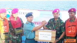 Citizen6, Tanjung Priok: Salah satu kapal perang dari jajaran Kolinlamil KRI Teluk Hading-538 berhasil mendistribusikan bantuan dari Solidaritas Istri Kabinet Indonesia Bersatu (SIKIB) ke pulau terluar pada, Minggu (14/10). (Pengirim: Dispenkolinlamil)