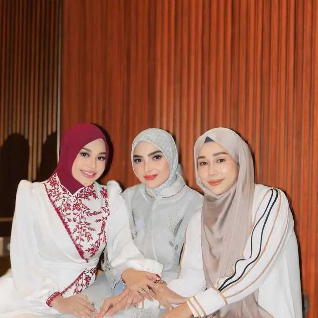 6 Potret Penampilan Ashanty di 4 Bulanan Aaliyah,
