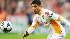 Aksi gelandang AS Roma David Pizarro di laga penyisihan Grup E Liga Champions melawan Bayern Muenchen di Allianz Arena, 15 September 2010. Roma kalah 0-2. AFP PHOTO / CHRISTOF STACHE 