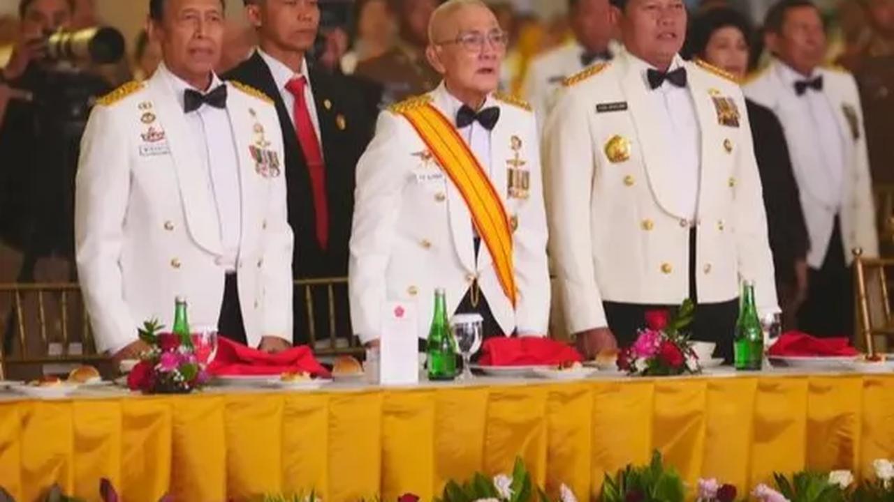 Mantan pejabat Panglima TNI yakni Jenderal TNI (Purn.) Wiranto terlihat hadir pada acara Komsos Eksekutif dan Gala Dinner. <br>