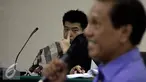 Andrew Hidayat memperhatikan keterangan Mantan Bupati Tanah Laut Adriansyah saat sidang lanjutan di Pengadilan Tipikor, Jakarta, Kamis (30/7/2015). Sidang juga menghadirkan Bupati Tanah Laut Kalsel, Bambang Alamsyah. (Liputan6.com/Yoppy Renato)