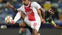 Bomber Ajax, Sebastien Haller, mencetak empat gol ke gawang Sporting CP di matchday pertama fase grup Liga Champions 2021/2022. (© AP Photo)