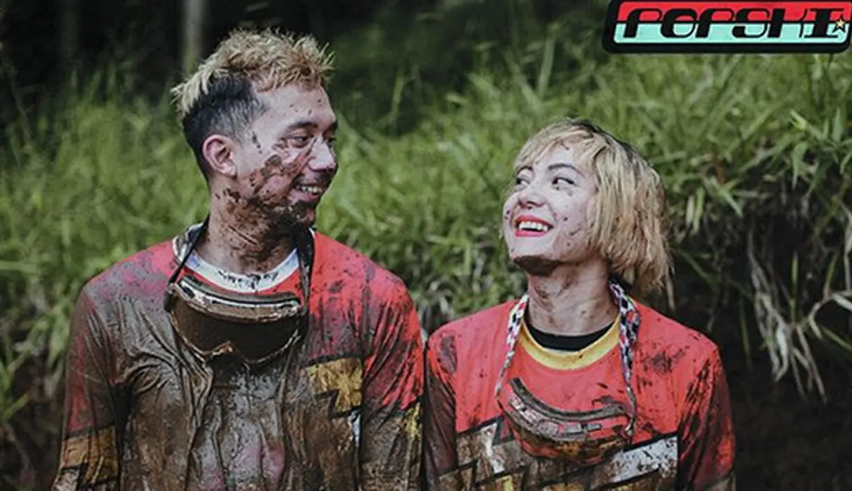 Artis kelahiran Sukabumi 33 tahun silam itu dikenal sebagai cewek tomboy. Berbeda dengan perempuan kebanyakan, Poppy juga dikenal memiliki hobi main motor trail. (Instagram/popsovia)