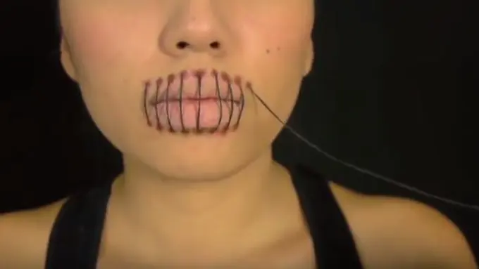 'Jahit Bibir' Jadi Makeup Halloween Paling Kece Tahun Ini