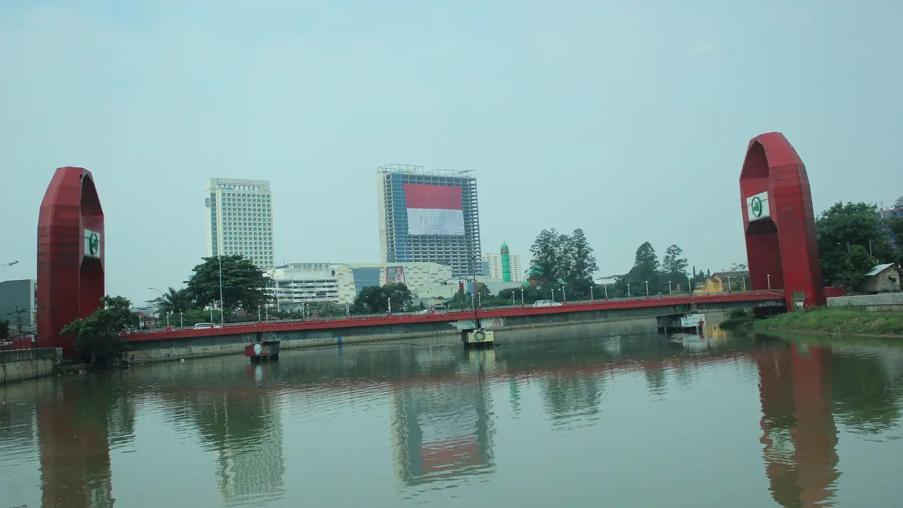 Pengibaran bendera terbesar di tangerang