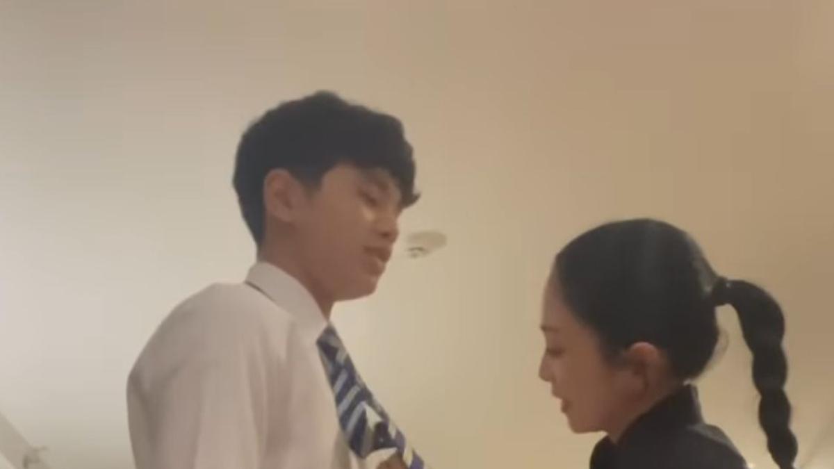 Bunga Zainal Tunjukkan Dukungan Penuh pada Anaknya Sebelum Kompetisi Asian World MUN dengan Pakaikan Dasi