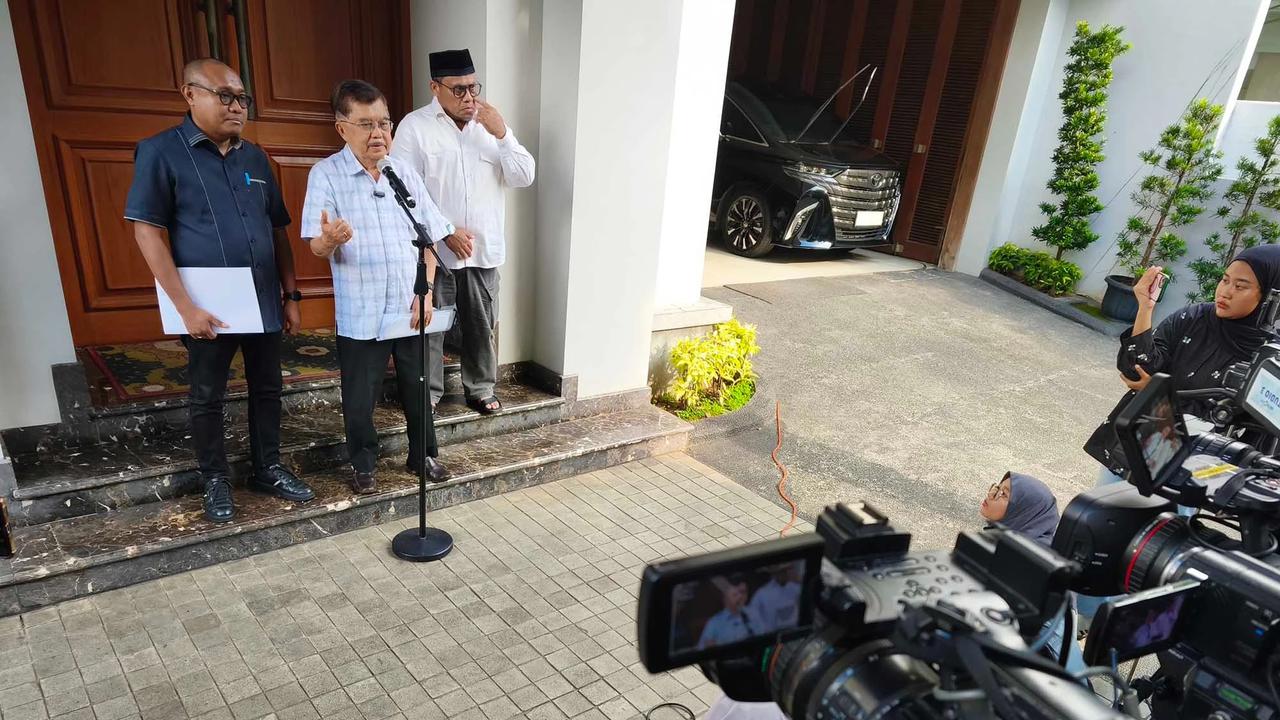 FOTO: Jusuf Kalla Bantah Tuduhan Pendanaan Polemik Ijazah Jokowi