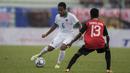 Gelandang Timnas Indonesia, Evan Dimas, mengontrol bola saat melawan Timor Leste pada laga SEA Games di Stadion MPS, Selangor, Minggu (20/8/2017). Indonesia menang 1-0 atas Timor Leste. (Bola.com/Vitalis Yogi Trisna)