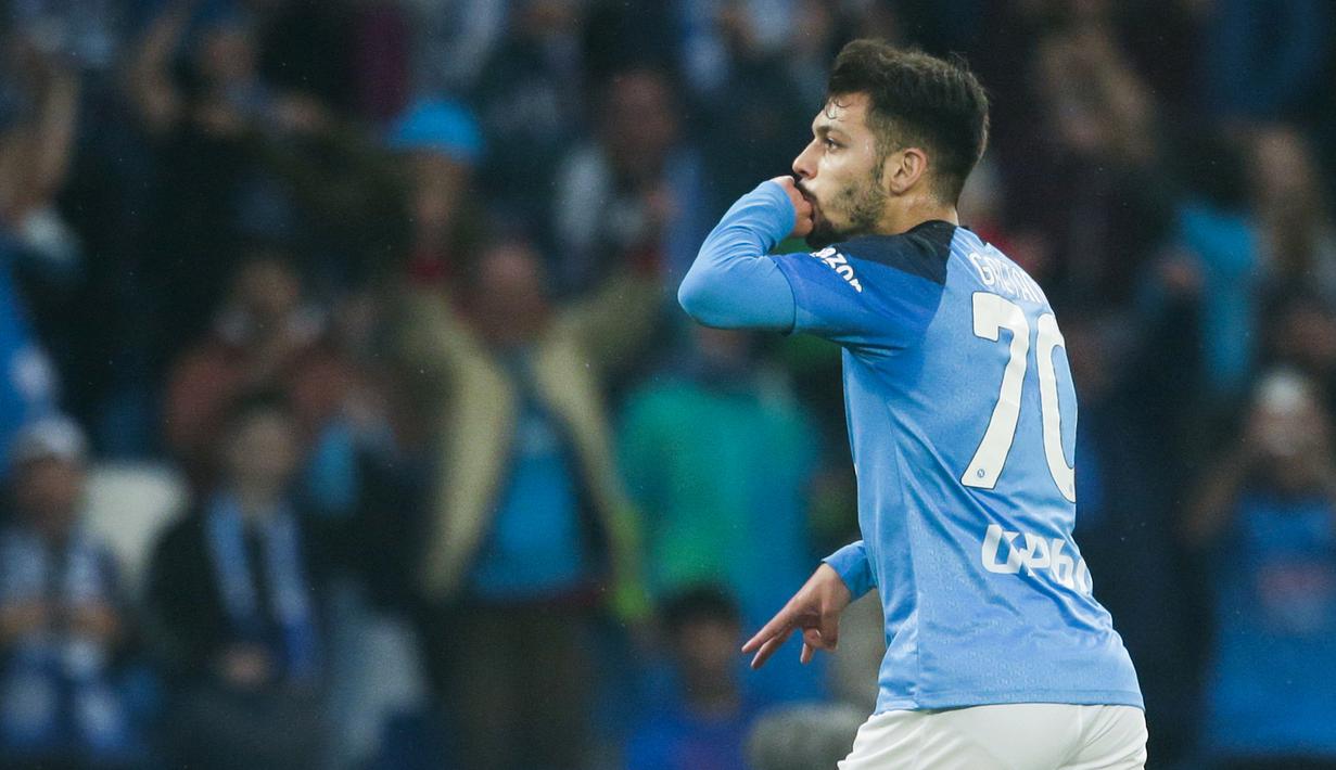Gelandang Napoli, Gianluca Gaetano merayakan gol ketiga timnya saat menjamu Inter Milan pada pekan ke-36 Liga Italia di Stadion Diego ArmandoMaradona, Naples, Senin (22/5/2023) dini hari WIB. (Alessandro Garofalo/LaPresse via AP)