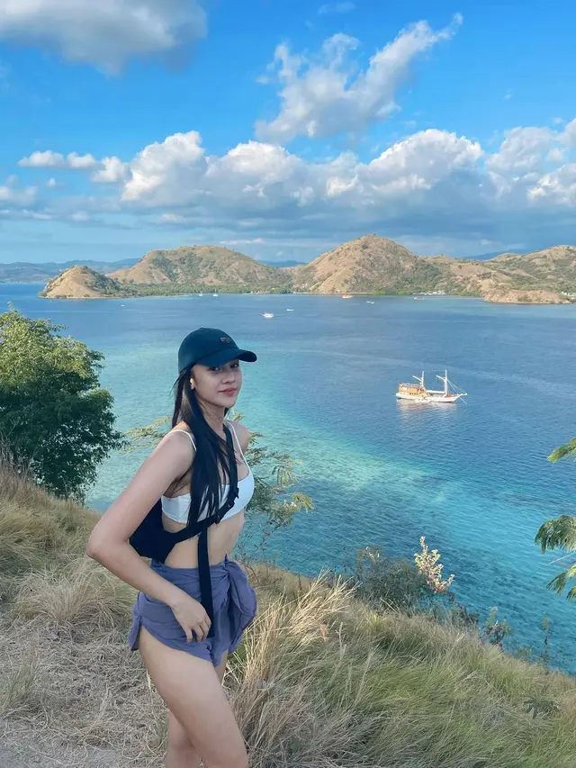 Anya Geraldine liburan di Laboan Bajo