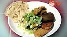 Pecel Banyuwangi berbeda dengan pecel Madiun. Selain soal belut dan petai Cinabya, pecel Banyuwangi dibuat dengan bumbu berbeda. 