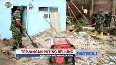 Warga dan BPBD gotong royong bersihkan puing-puing setelah putting beliung menerjang Kecamatan Panguragan, Cirebon, Jawa Barat.