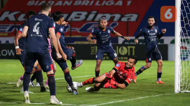 Foto: Gol Moh Edo di Menit Injury Time, Putuskan Rekor Kemenangan Beruntuk Arema FC di BRI Liga 1 2021 / 2022