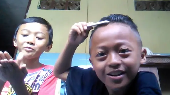 [Bintang] Susu Kental Manis Jadi Pomade, Vlog Dua Bocah Ini Kocak Abis