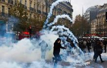 Demo diberangus, aktivis lingkungan kirim ribuan sepatu ke Paris