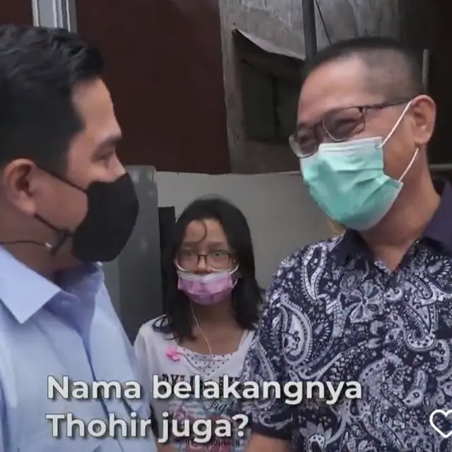 Menteri BUMN Erick Thohir ketika berbincang dengan Ketua RW di Bandung