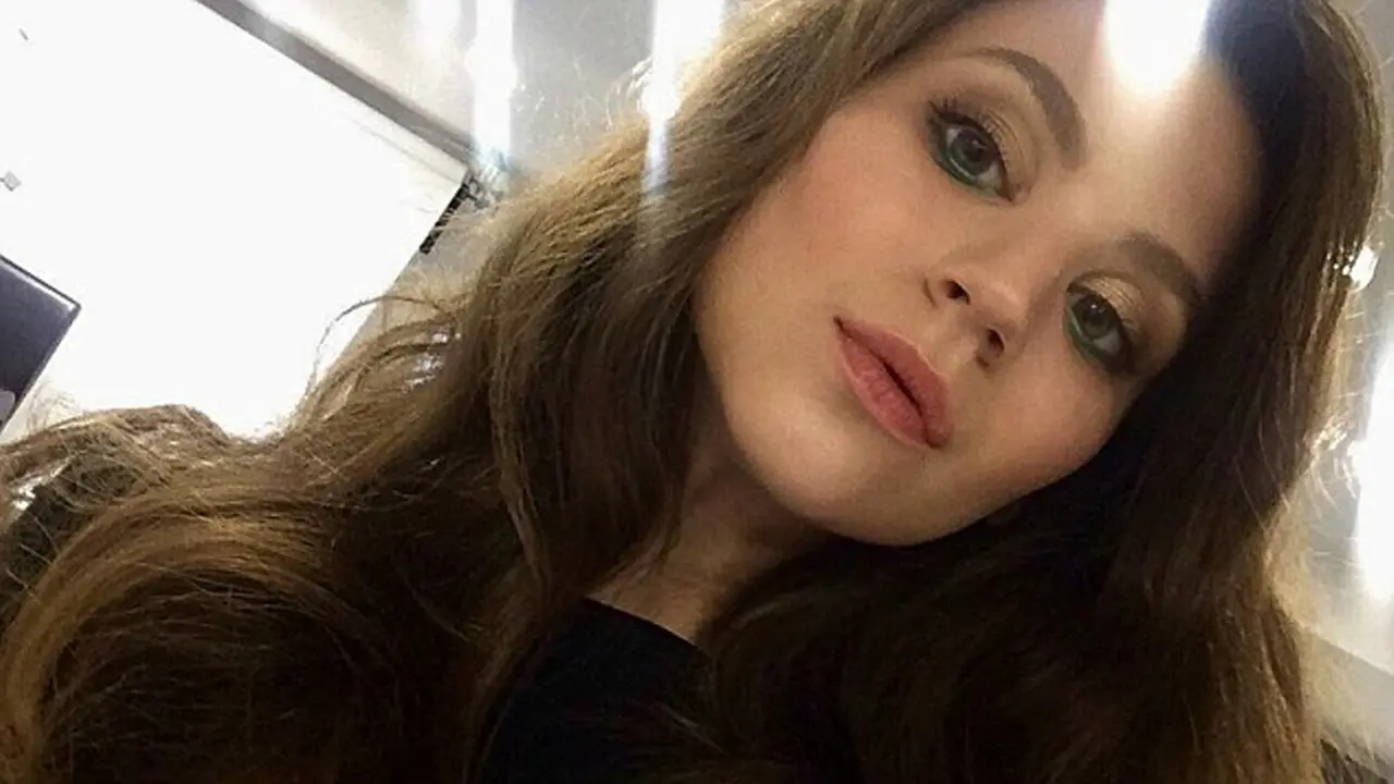 Marina Lebedeva, gadis yang jatuh dari lantai 17. (Daily Mail)
