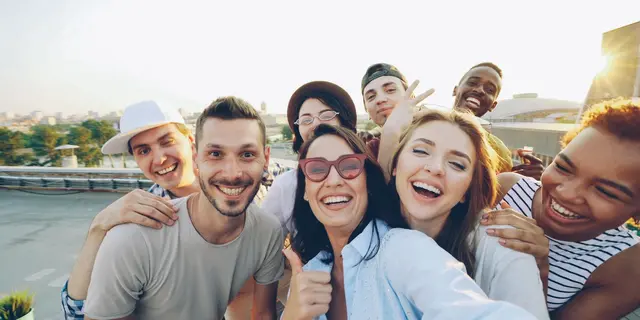 Apa Itu Generasi Zillennial? Jembatan Unik Antara Millennial dan Gen Z