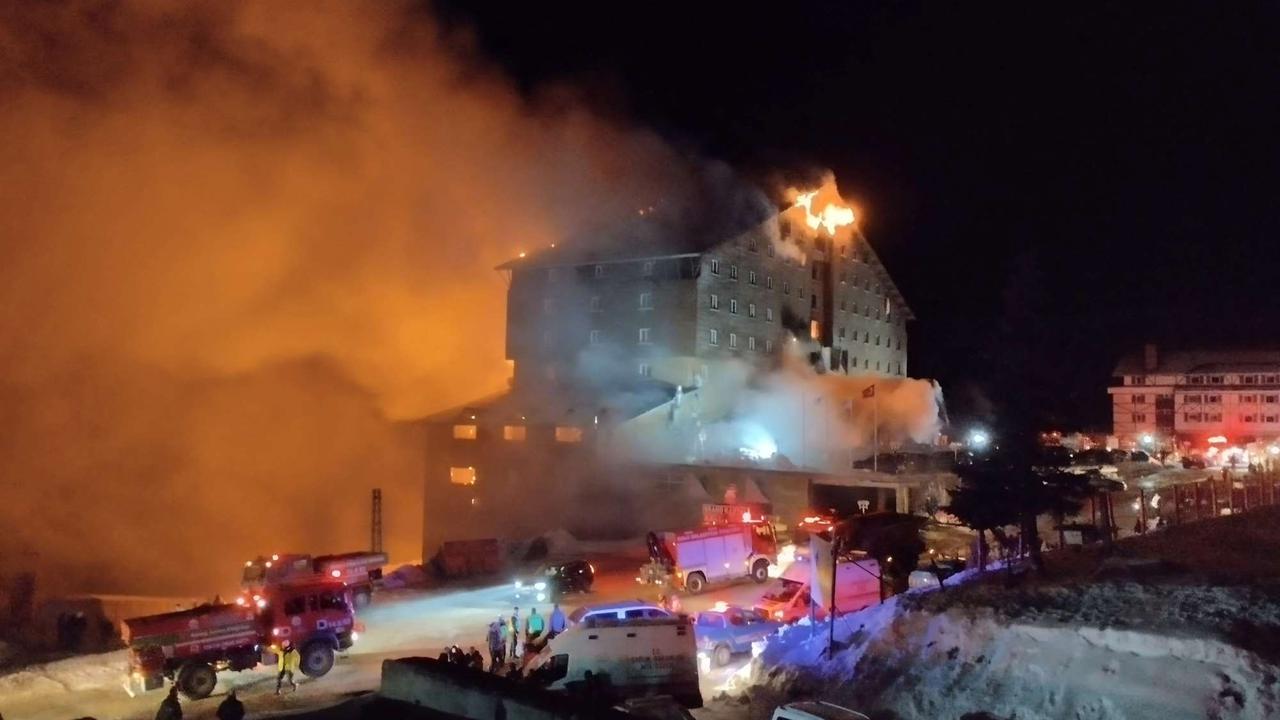 Kebakaran hotel di resor ski Turki