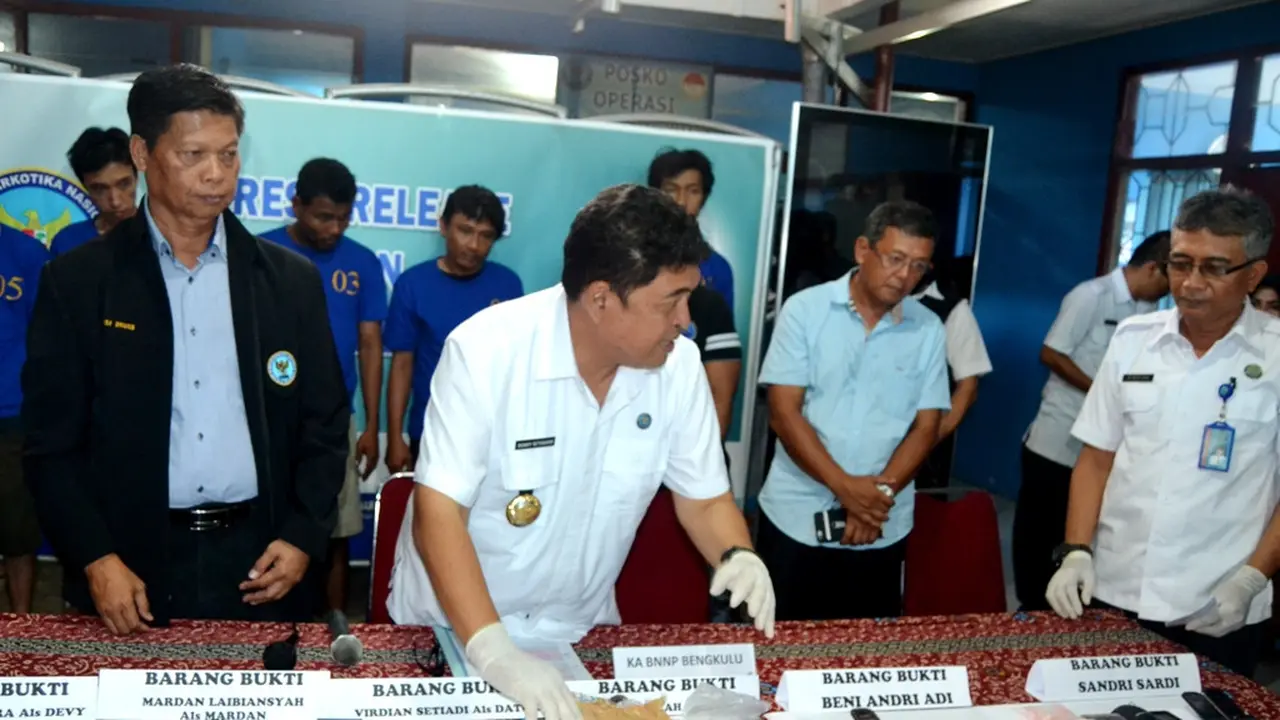 BNN Temukan Narkoba Rp 1 M Dalam Celana Kolor