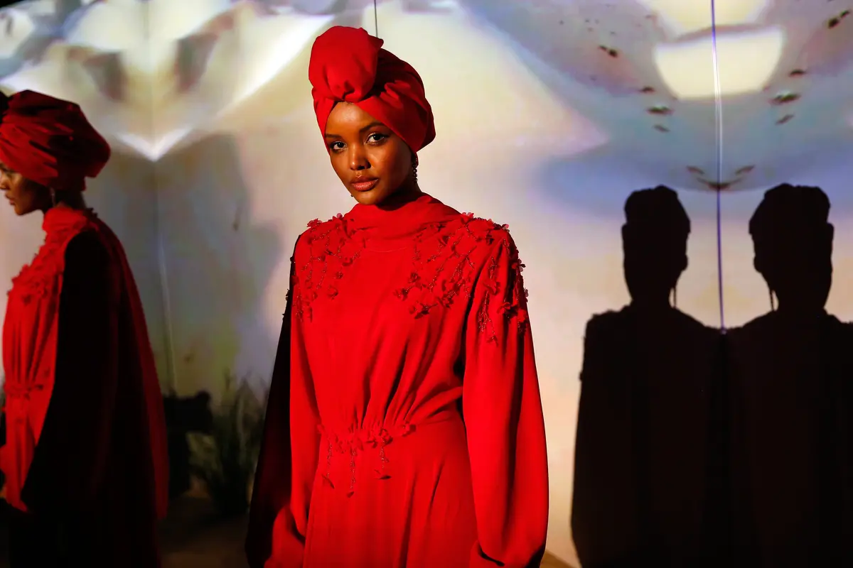 Model Berhijab Dunia, Halima Aden Ramaikan Fashion Turki