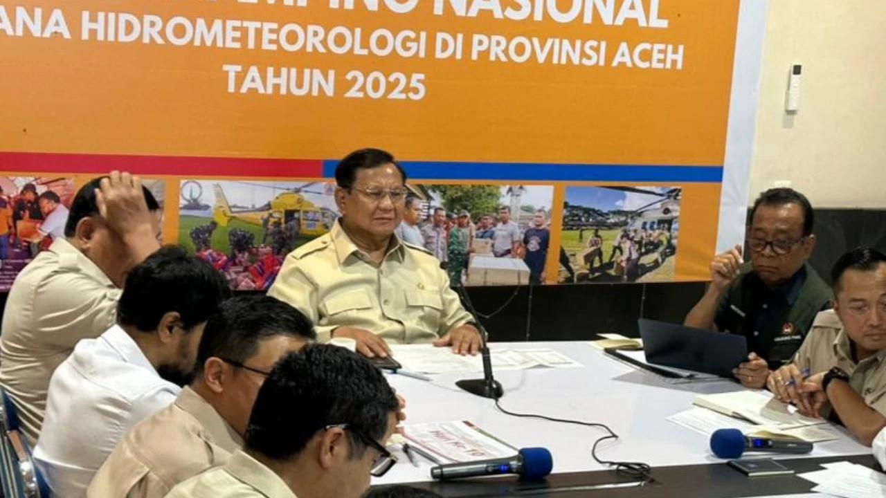 VIDEO: Pakai Kaca Mata, Prabowo Cari-Cari Gubernur Sumut Bobby saat Bahas Miliaran Bantuan Bencana