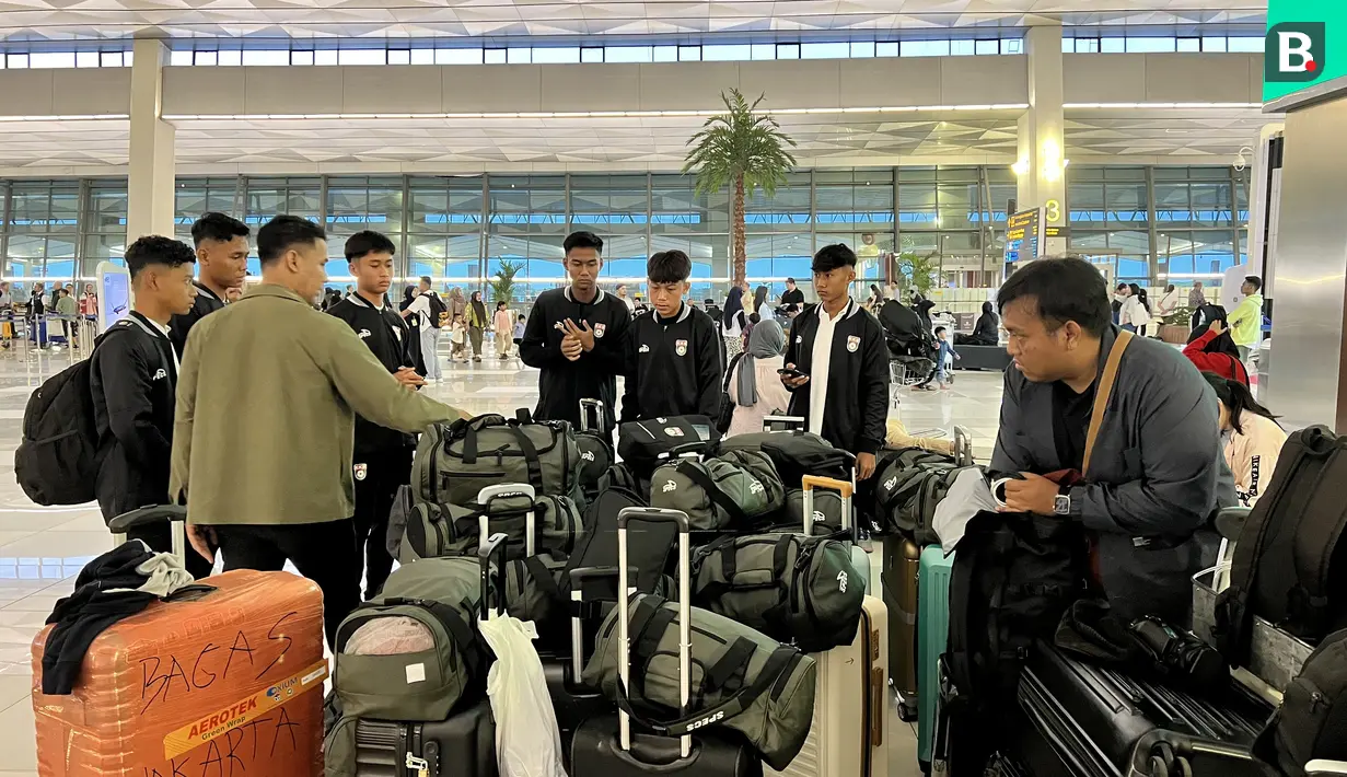Pemain-pemain Korea-Korea Selecao bertolak ke Portugal melalui bandara Soekarno Hatta, Tangerang, Rabu (20/11/2024). (Bola.com/Bagasakara Lazuardi)