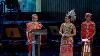 Apai Janggut, &ldquo;tuai rumah panjang" (Ketua Masyarakat Adat) Dayak Iban Sungai Utik, Indonesia mendapatkan penghargaan Gulbenkian Prize for Humanity ke-4 dari Yayasan Calouste Gulbenkian di Lisabon (19/07). Dok: Kemlu RI