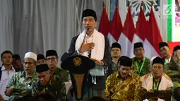 Presiden Joko Widodo memberi sambutan saat menghadiri pembukaan musyawarah nasional dan konferensi besar Nahdlatul Ulama di Banjar, Jawa Barat, Rabu (27/2). (Liputan6.com/Angga Yuniar)