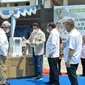 PT Adaro Energy Tbk menyerahkan 65 konsentrator oksigen dan 14.000 paket vitamin untuk Kabupaten Tabalong dan Kabupaten Balangan, Kalimantan Selatan.