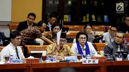 Pimpinan KPK mengikuti rapat dengar pendapat (RDP) lanjutan dengan Komisi III di gedung DPR, Senayan, Jakarta, Selasa (26/9). Diketahui rapat antara Komisi III dengan KPK ini sudah berlangsung pada 11-12 September 2017 lalu. (Liputan6.com/Johan Tallo)
