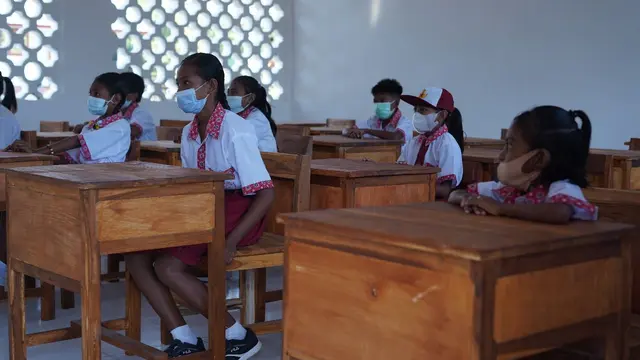 BRI merenovasi SD Negeri Fatukmetan, Atambua NTT.Pemberian bantuan renovasi sekolah juga merupakan persembahan BRI bagi anak-anak Indonesia pada Hari Anak Nasional. (Dok BRI)