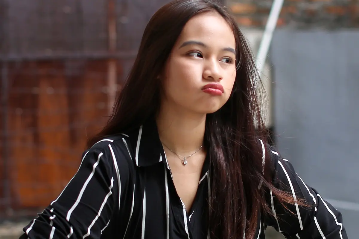 wanita april sering dikira manja