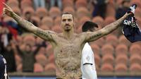 Striker PSG Zlatan Ibrahimovic mentato tubuhnya dengan 50 tato untuk mendukung program pangan dunia ( REUTERS/Philippe Wojazer)