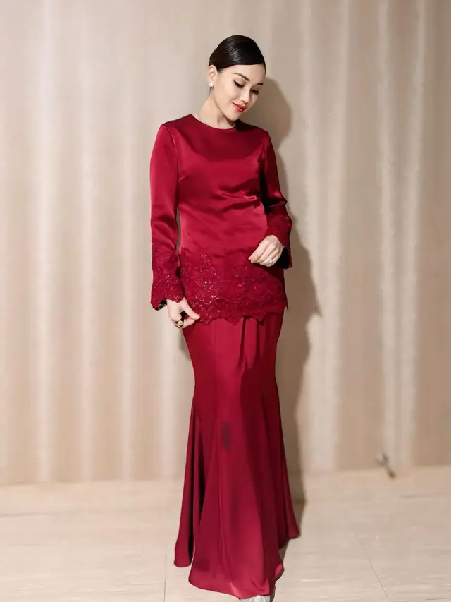 Ayu Ting Ting Pakai Baju Kurung