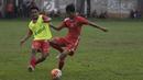 Penyerang Persija, Aldi Al Achya berusaha merebut bola pada latihan perdana jelang babak 8 besar Piala Jenderal Sudirman di Lapangan Sawangan, Depok, Jawa Barat, Jumat (4/12/2015). (Bola.com/Vitalis Yogi Trisna)
