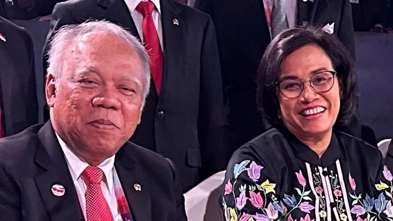Menteri PUPR Basuki Hadimuljono (Kiri) dan Menteri Keuangan Sri Mulyani (Kanan).