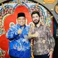 Selebgram Atta Ul Karim bertemu Bupati Padang Pariaman, Suhatri Bur, di Jakarta membahas beragam upaya memajukan industri wisata dan ekonomi kreeatif. (Foto: Dok. Koleksi Pribadi Atta Ul Karim)