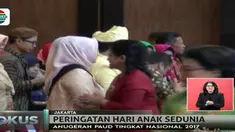 Berjasa tingkatkan layanan  PAUD Joseph Orem Blikololong raih penghargaan dari ibu negara, Iriana Joko Widodo.
