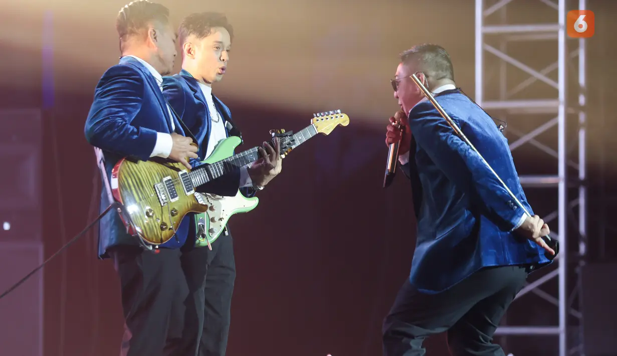Grup musik UNGU tampil dalam konser 30 Tahun Berkarya bertajuk Waktu Yang Dinanti – Final Chapter di Tennis Indoor Senayan, Jakarta, Jumat (30/10/2026). Konser ini menjadi perayaan tiga dekade perjalanan UNGU di industri musik Indonesia. (KLY/Budy Santoso)