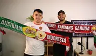 Ketua Garuda Australia Osvaldo Giovanni bersama Wakil Ketua Garuda Australia Syarif M. Attamimi saat berkunjung ke kantor KLY hari Selasa (11/02/2025). (Abdul Aziz/Bola.com)