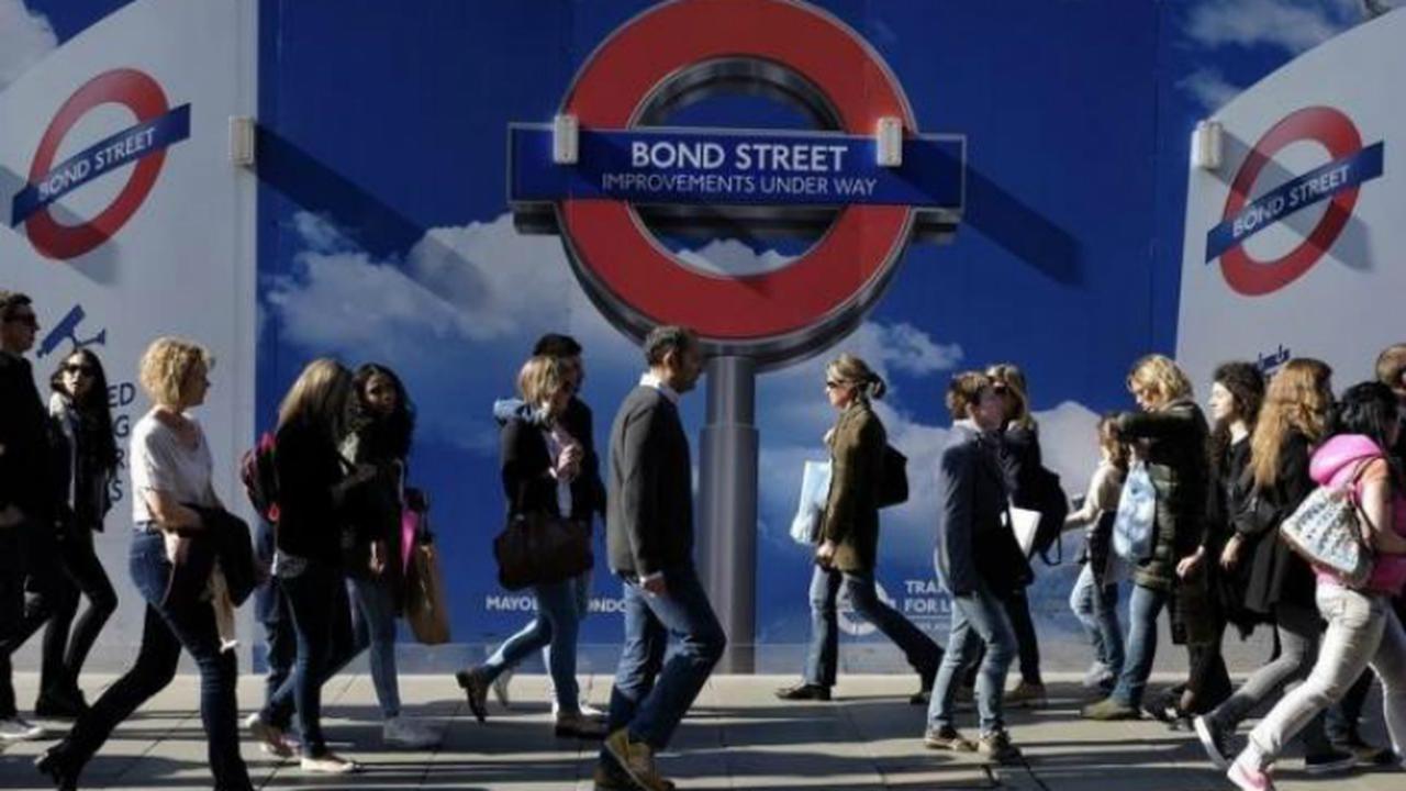 Ilustrasi masyarakat modern (Foto: Reuters).