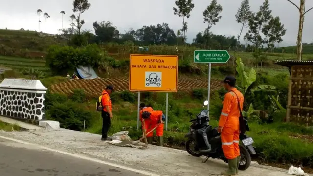 Jalur-Jalur Penyelamat dari Kawah Mematikan Dieng
