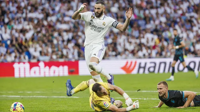 Hasil Liga Spanyol: Karim Benzema Hattrick, Real Madrid Lumat Almeria di Santiago Bernabeu